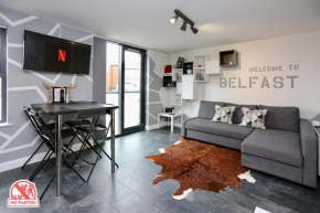 Neat City Apartment - Secure Parking - WiFi - Sleeps 4 - No Parties